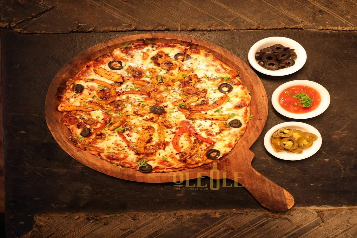 OleOle food menu highlight - pizza / platter
